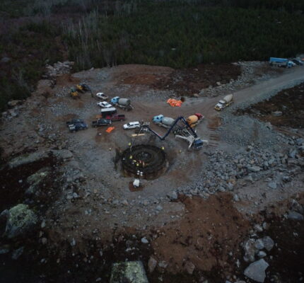 Béton coulé pour créer la base d’une turbine dans le cadre du projet éolien de Benjamins Mill, dans le comté de Hants, en Nouvelle-Écosse.