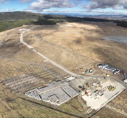 Ariel view of the quA-ymn Solar construction site under construction.