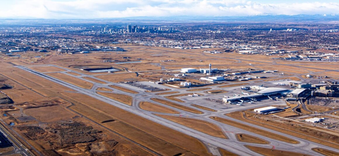Vue aérienne de la piste de l’aéroport international de Calgary