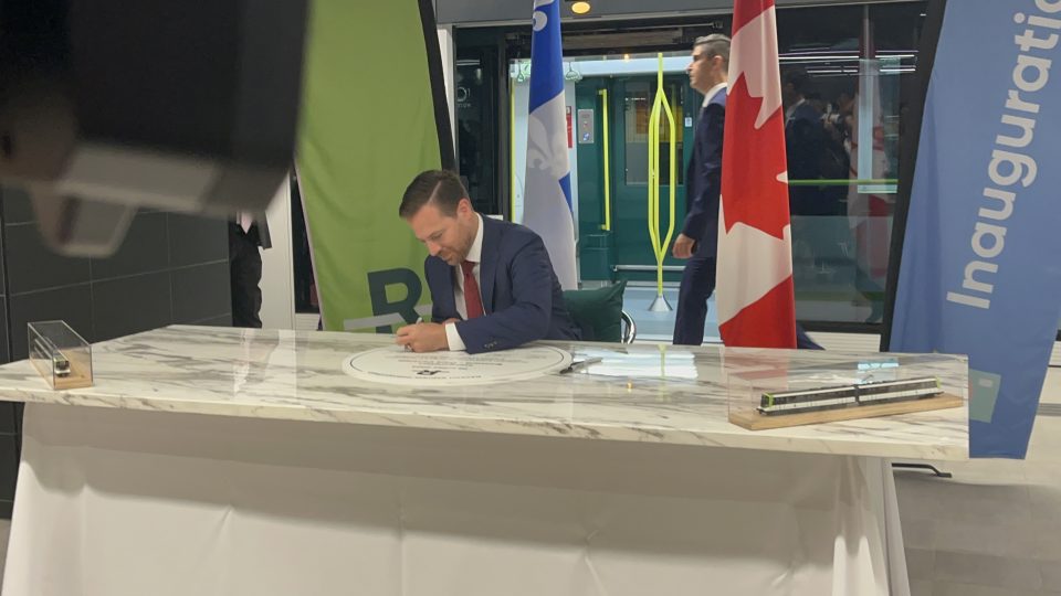 Ehren Cory signature chez REM