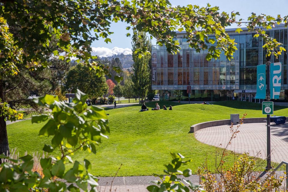 Université Thompson-Rivers – bâtiment et espaces verts