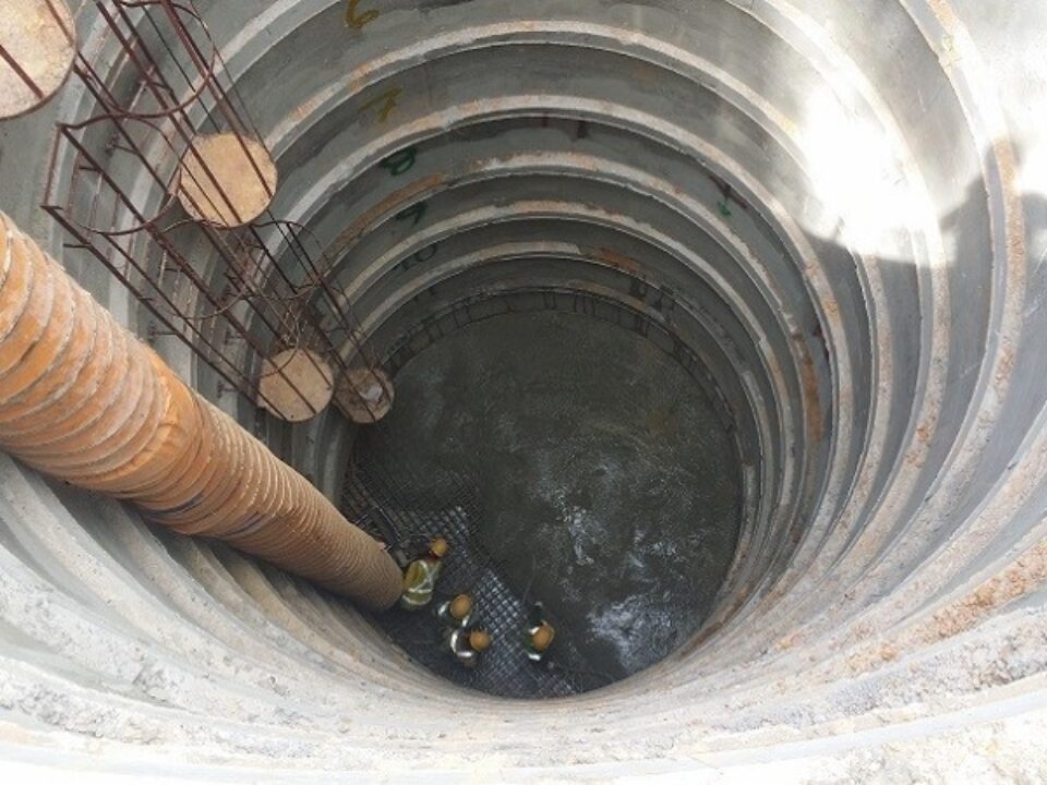 Birdseye view of large civil infrastructure (Wetwell) with several workers inside
