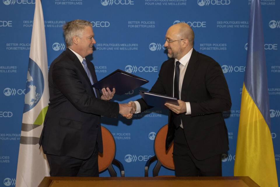 Le secrétaire général de l'OCDE Mathias Cormann et le premier ministre Denys Shmyhal Ukraine à l'OCDE