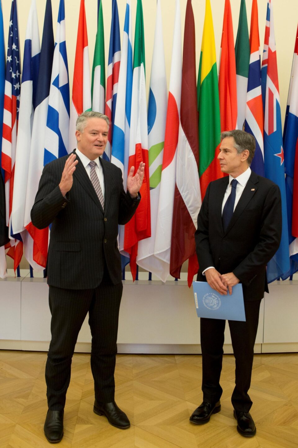 Le secrétaire général de l'OCDE Mathias Cormann avec le secrétaire d'État américain Antony Blinken à l'OCDE